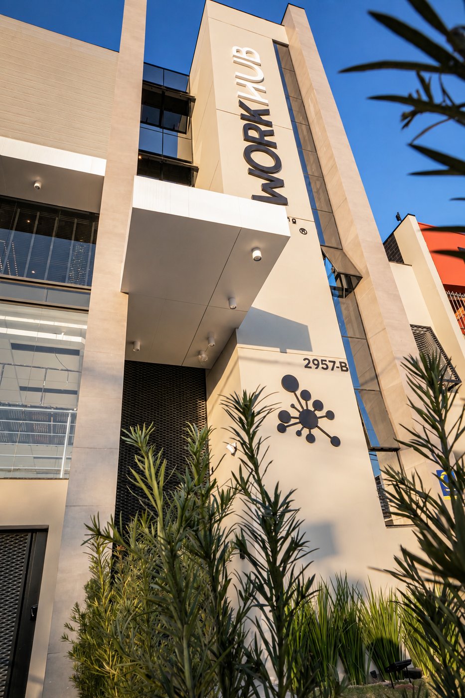 Fachada do prédio próprio do WorkHub na Ressacada, Itajaí